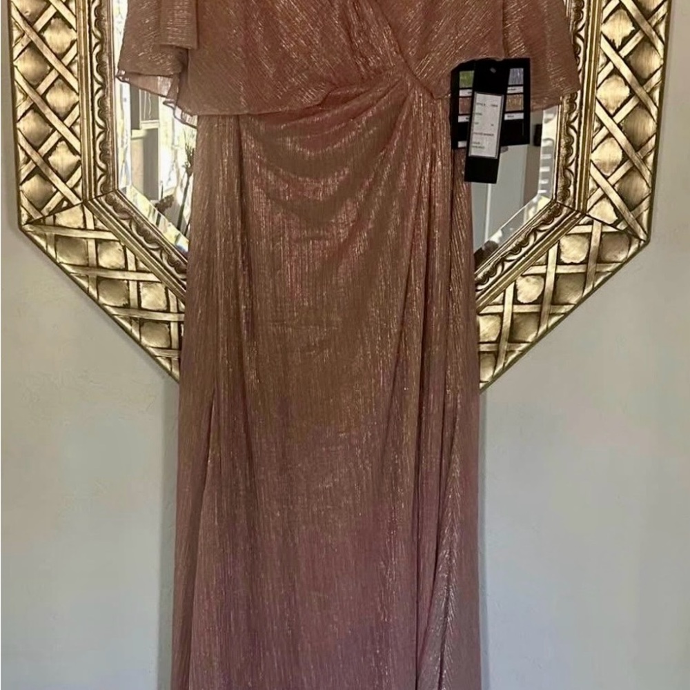 Elegant Gold Maxi Dress with Luxurious Silhouette